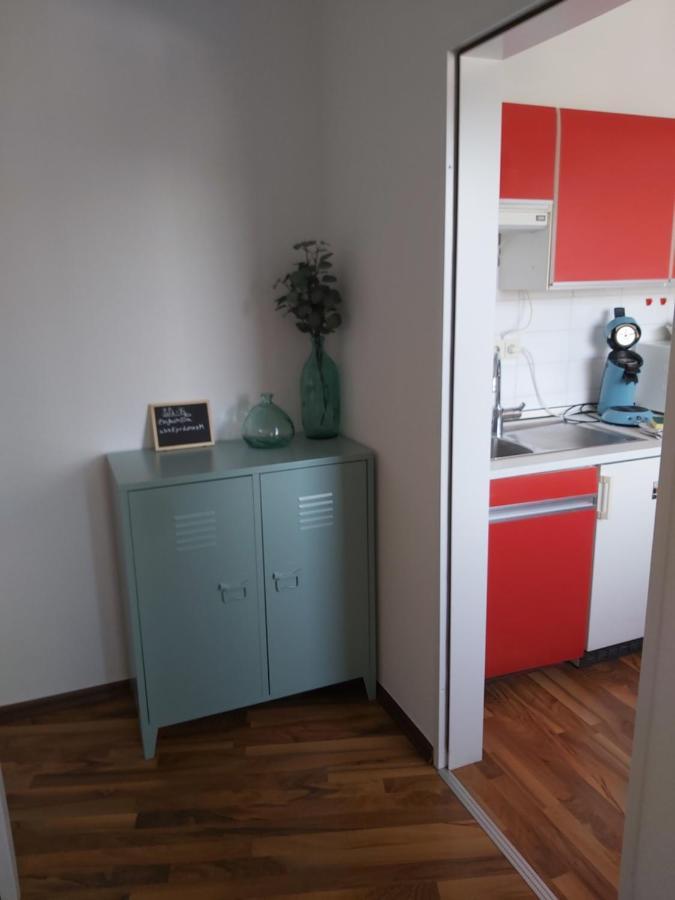 Well Located Flat With Balcony Lägenhet Düsseldorf Exteriör bild