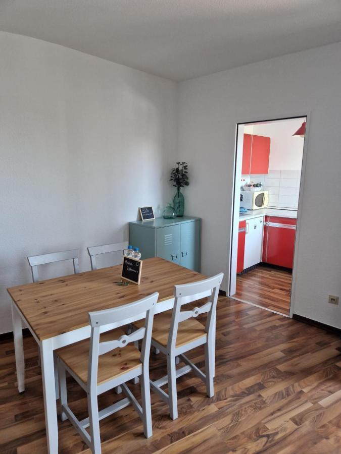 Well Located Flat With Balcony Lägenhet Düsseldorf Exteriör bild