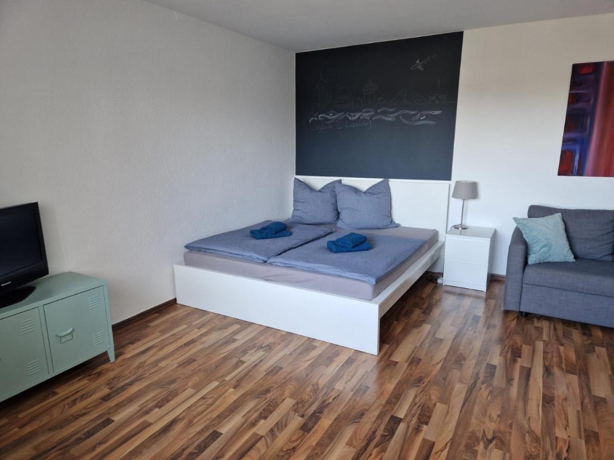 Well Located Flat With Balcony Lägenhet Düsseldorf Exteriör bild
